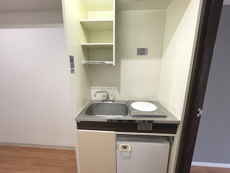 キッチン　キッチンは電化コンロ付