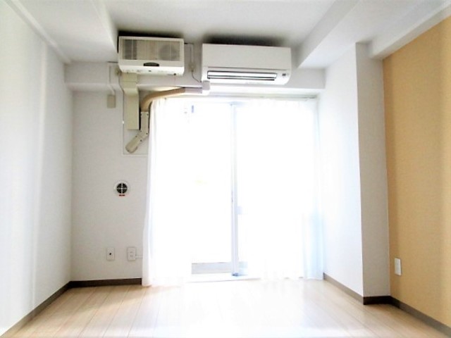 居室・リビング　同建物の別号室のお写真です。