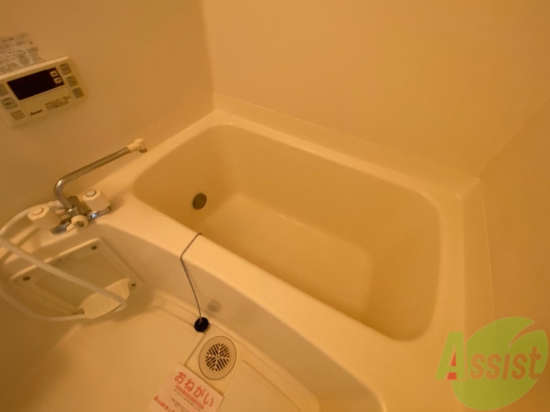 バス・シャワールーム　こちらはお風呂。一日の疲れをここで癒してください。