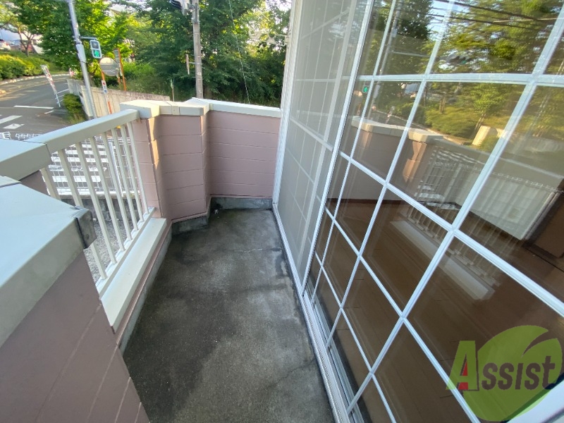 バルコニー　バルコニーは陽当たり良好で、洗濯物も乾きやすいですね