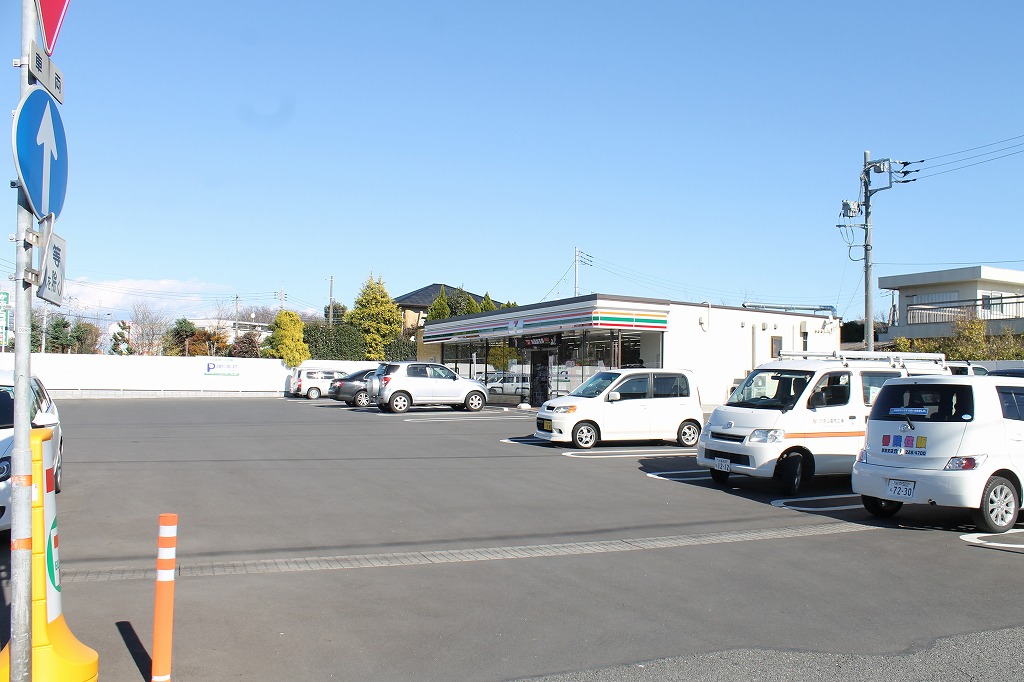 コンビニ　セブンイレブン水戸千波中央店（コンビニ）まで696m