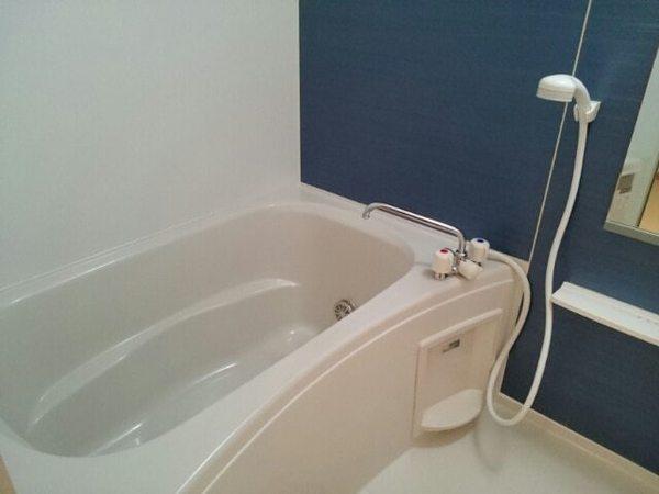 バス・シャワールーム　浴室乾燥機、追い焚き機能付きバス！