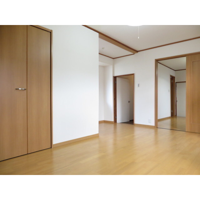 居室・リビング　※入居中のため、前回募集時の写真です。