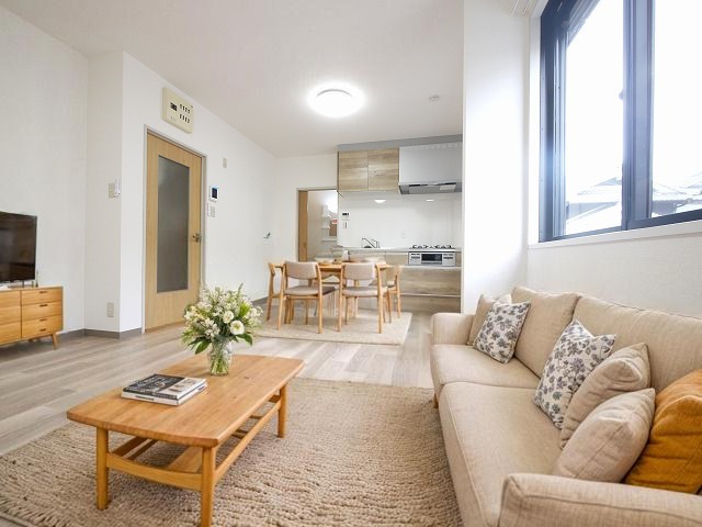 居室・リビング　CGで家具等を配置したもので家具等は含まれません