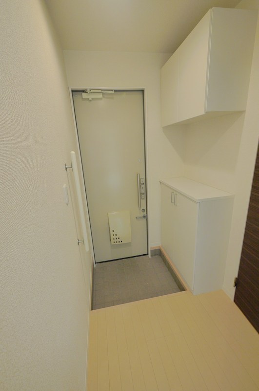 玄関　同仕様写真(反転タイプ)