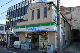 コンビニ　ファミリーマート（コンビニ）まで320m