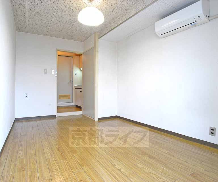 居室・リビング　広々とした洋室です。