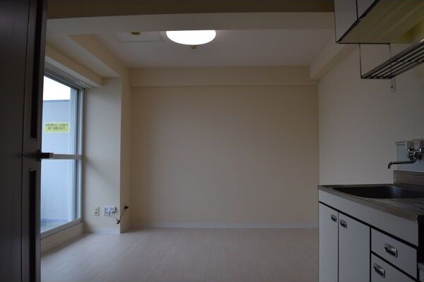 居室・リビング　※写真は別号室です。