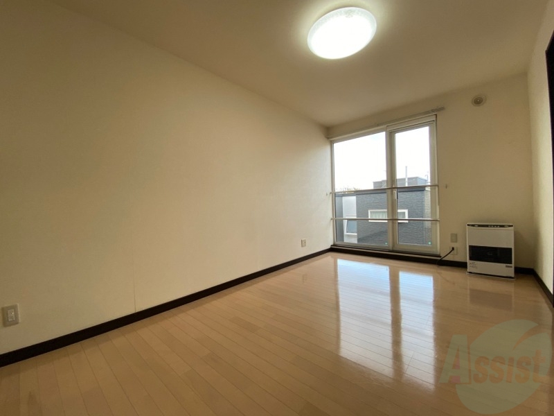 居室・リビング　広くてきれいなリビングです！快適に過ごせそうですね。