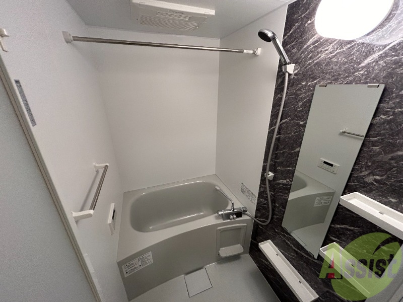 バス・シャワールーム　お風呂はこちら。１人暮らしにはピッタリのサイズ感ですね！