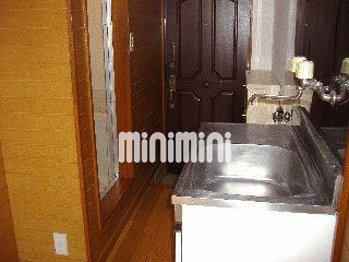 キッチン　シックなつくりの玄関ドア