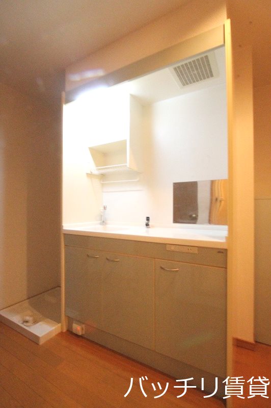 キッチン　別号室タイプの為、現状を優先致します。