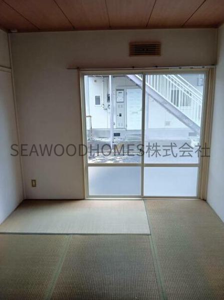 その他部屋・スペース　窓が大きく日の光をたくさん取り入れます。