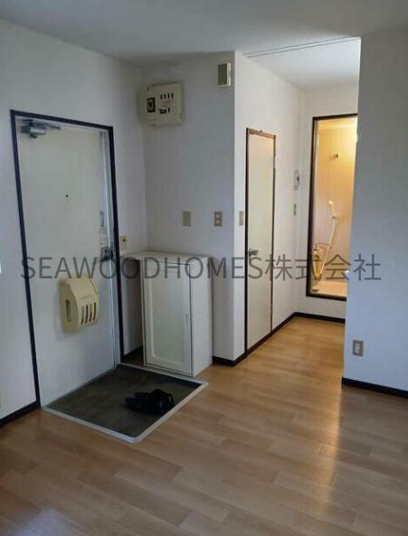 玄関　導線もすっきりしているので二人入居にもおすすめです。