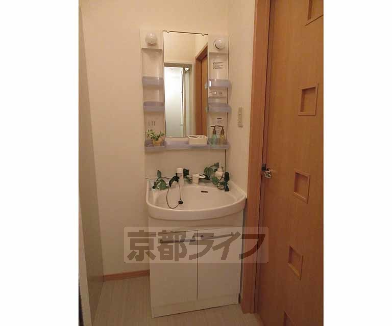 洗面設備　独立洗面台です