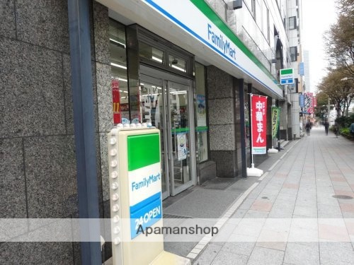 コンビニ　ファミリーマート築地六丁目店（コンビニ）まで298m