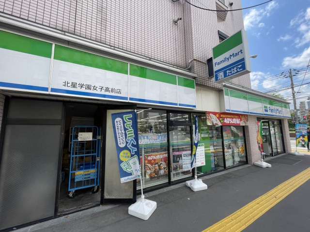 コンビニ　ファミリーマート（コンビニ）まで367m