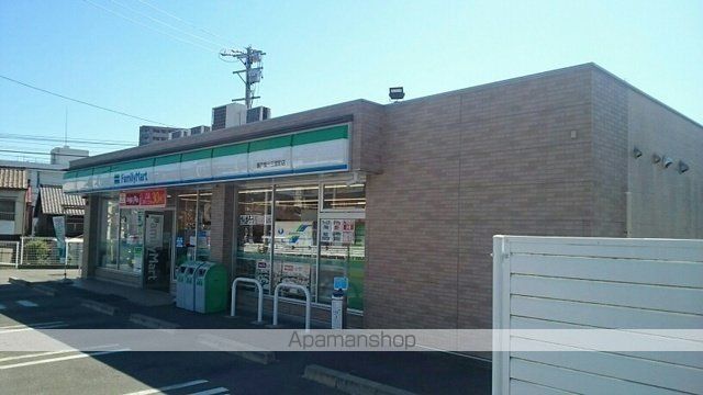 コンビニ　ファミリーマート（コンビニ）まで30m