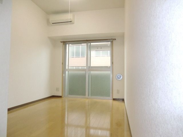 居室・リビング　広々としたお部屋です