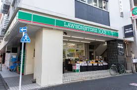 コンビニ　ローソンストア100新宿1丁目店（コンビニ）まで221m