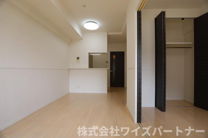 居室・リビング　※別号室の為、現状優先。