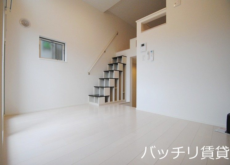 居室・リビング　別号室タイプの為、現状を優先致します。