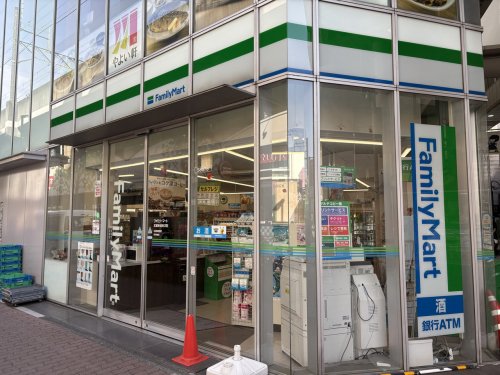コンビニ　ファミリーマート　武蔵新城南口店（コンビニ）まで182m