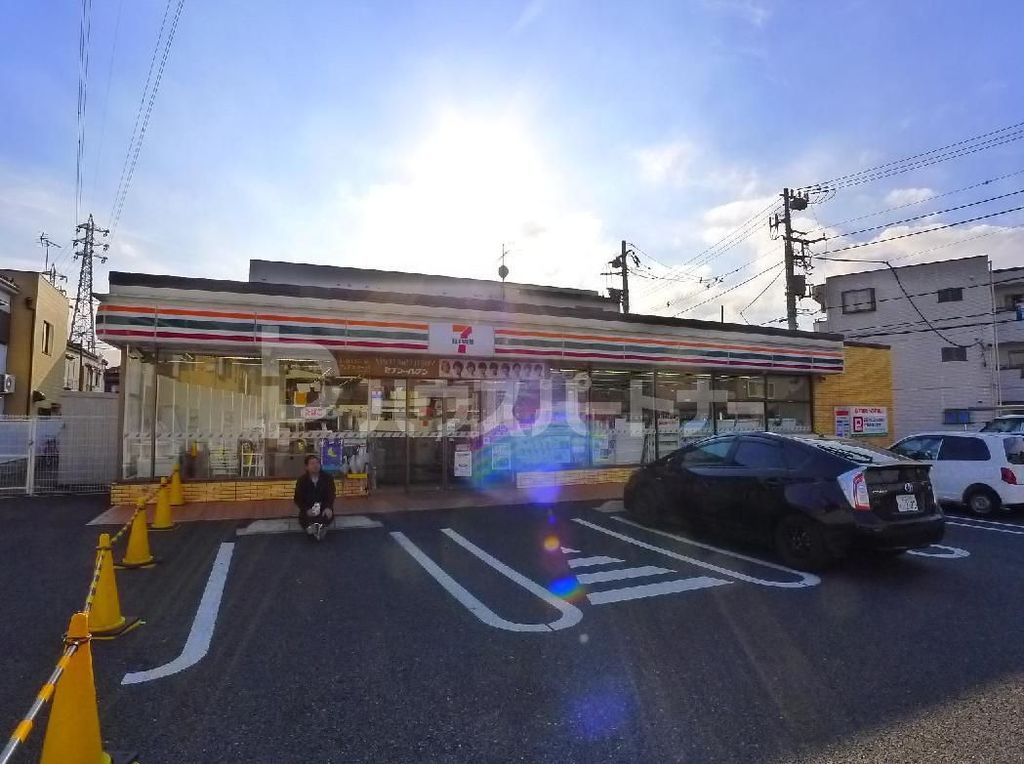 コンビニ　セブンイレブン足立江北1丁目店（コンビニ）まで120m