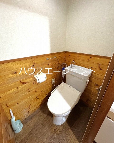 トイレ　ウォシュレット付いています。