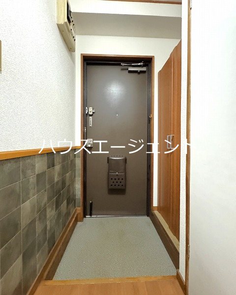 玄関　玄関広めでスッキリしています。