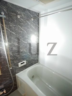 バス・シャワールーム　追い焚き・浴室乾燥機完備です！