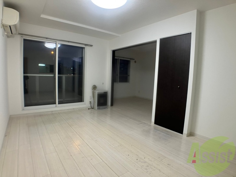 居室・リビング　広くてキレイなお部屋が広がっていて、充実した生活が送れそう。