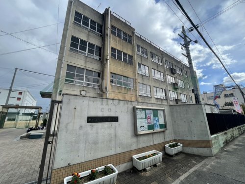 中学校　東大阪市立高井田中学校（中学校）まで715m