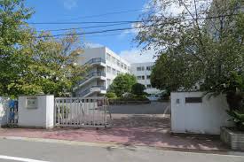中学校　高槻市立阿武野中学校（中学校）まで1853m