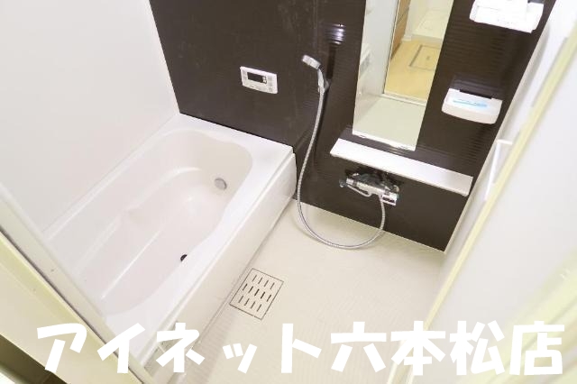 バス・シャワールーム　一日の疲れを癒しましょう。