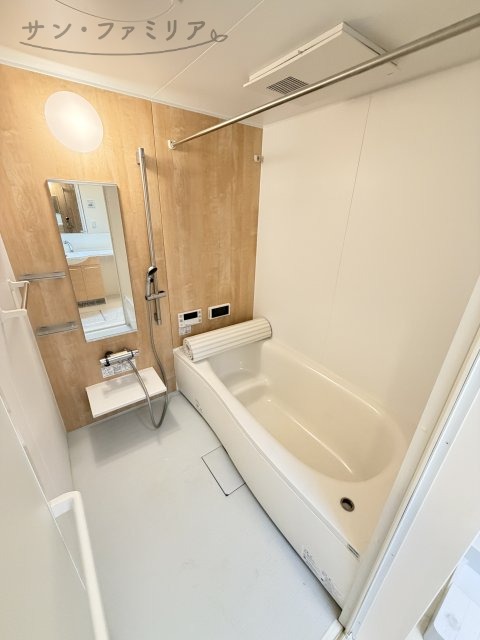 バス・シャワールーム　同一物件別部屋写真