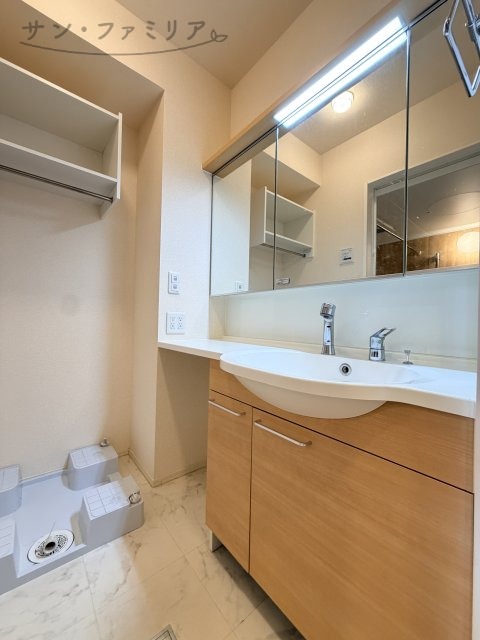 洗面設備　同一物件別部屋写真