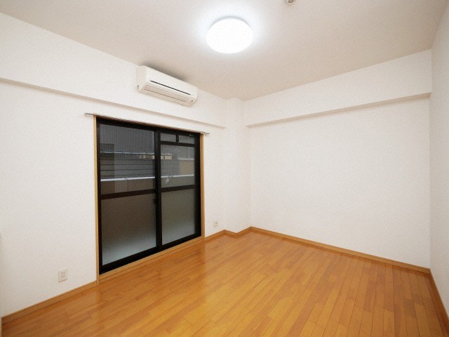 レジデア西本町の居間写真