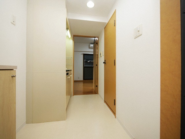 レジデア西本町の玄関写真