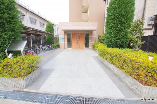 ONEROOFFLATTENJINBASHIの外観写真