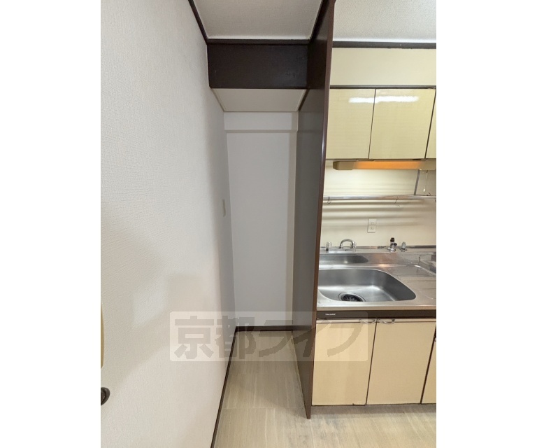 エントランス　マンション入り口まで通路が続きます。