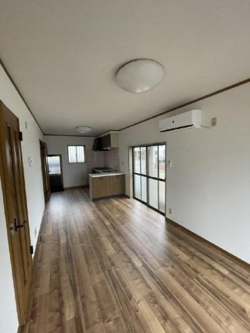 居室・リビング　※現況優先※同じ建物の他の部屋の写真です