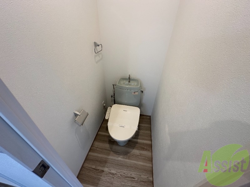 トイレ　トイレはウォシュレット機能付きです。安心して使用できますね。