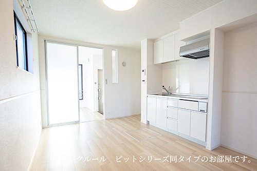 ＪＲ博多南線 博多南駅 バス乗車時間：20分 最寄りバス停で下車 徒歩5分 2階建 新築の居間写真