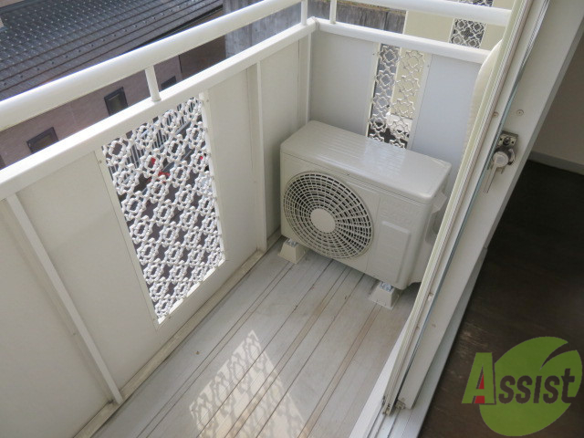 バルコニー　バルコニーは洗濯物を干すスペースが確保されていました。