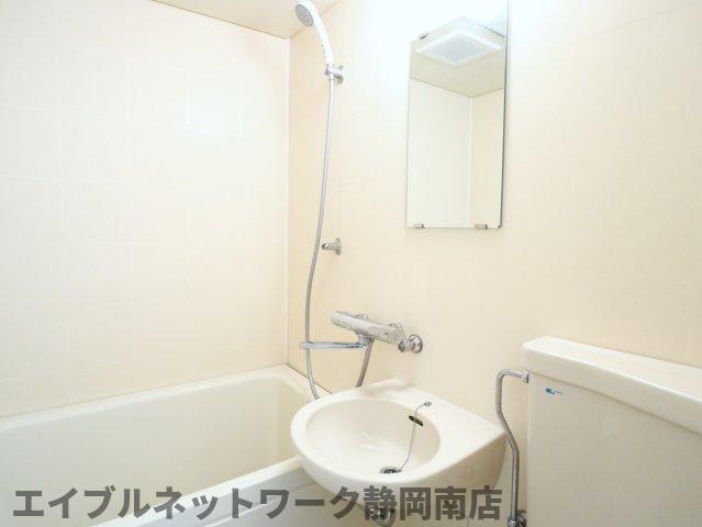 洗面設備　使いやすい洗面所です