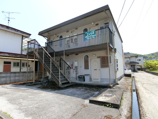 岡江ハイツの建物外観