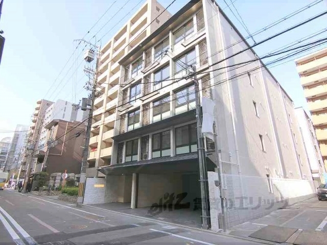 京都市中京区役行者町のマンションの建物外観
