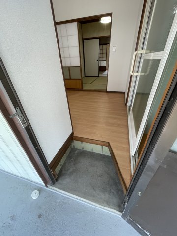 【アパート水小屋の玄関】