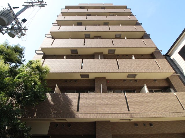 大阪市西成区岸里東のマンションの建物外観